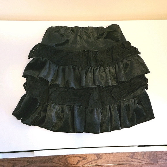 Velvet with lace ruffle skirt - Picture 1 of 2